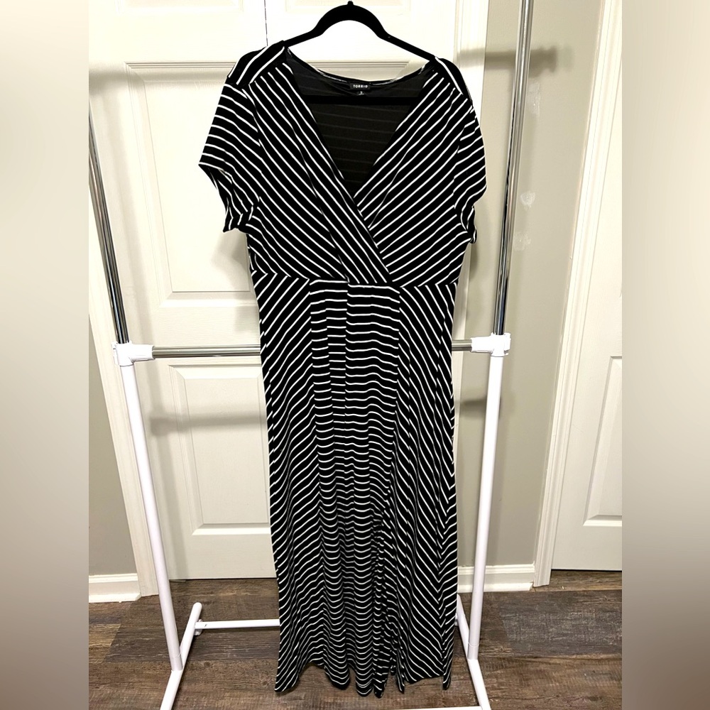 Torrid maxi dress (black and white)
